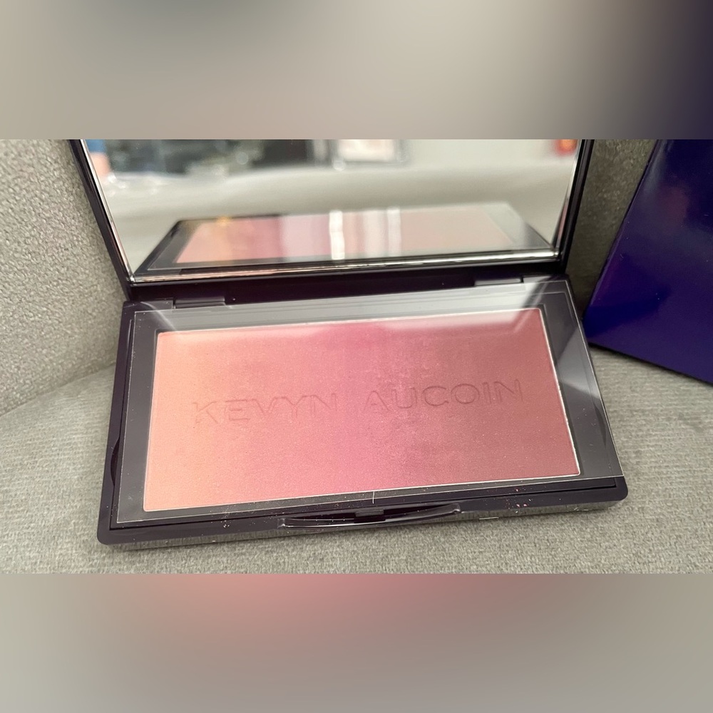 Kevyn Aucoin The Neo-Blush Palette “Grapevine” Radiant Finish blush *NEW!*